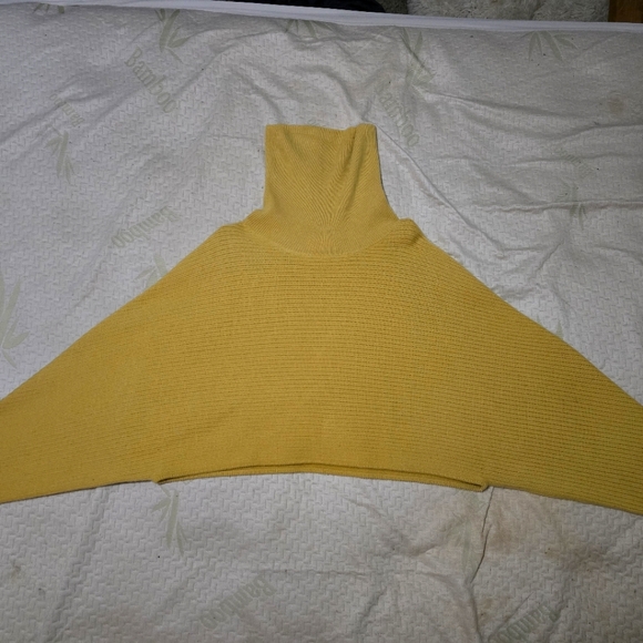 Aritzia Wilfred free Batwing - Picture 2 of 4